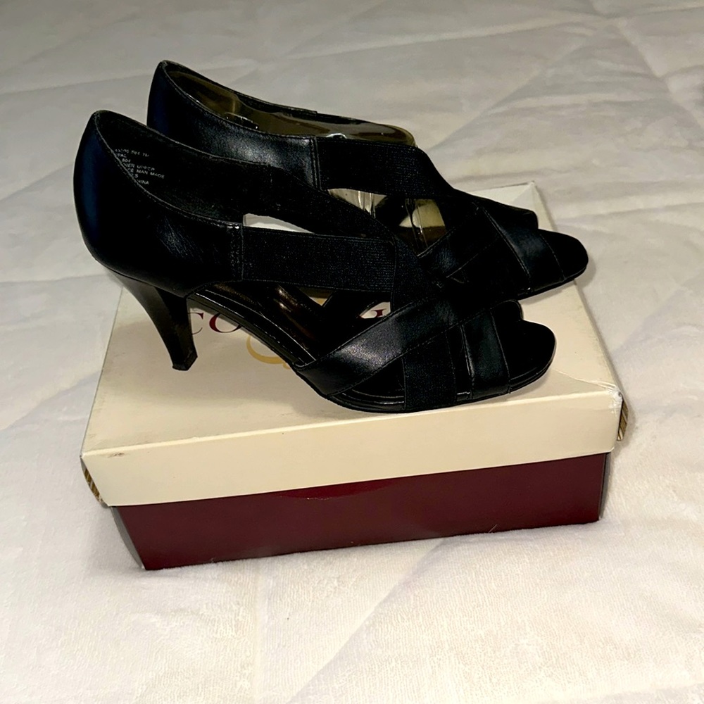 Convington leather sandals size 7M